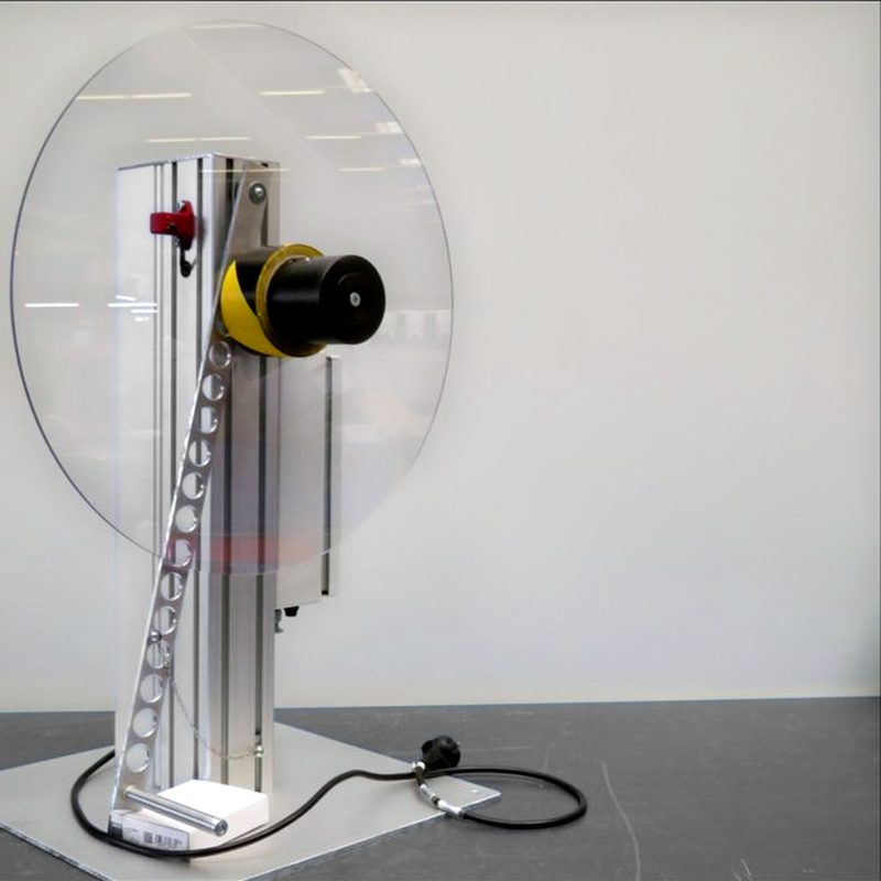 Kabelumwickler – Frontansicht mit Plexiglas-Schutzscheibe und Spannkern